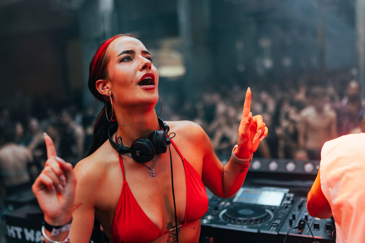 Loading... just a sec